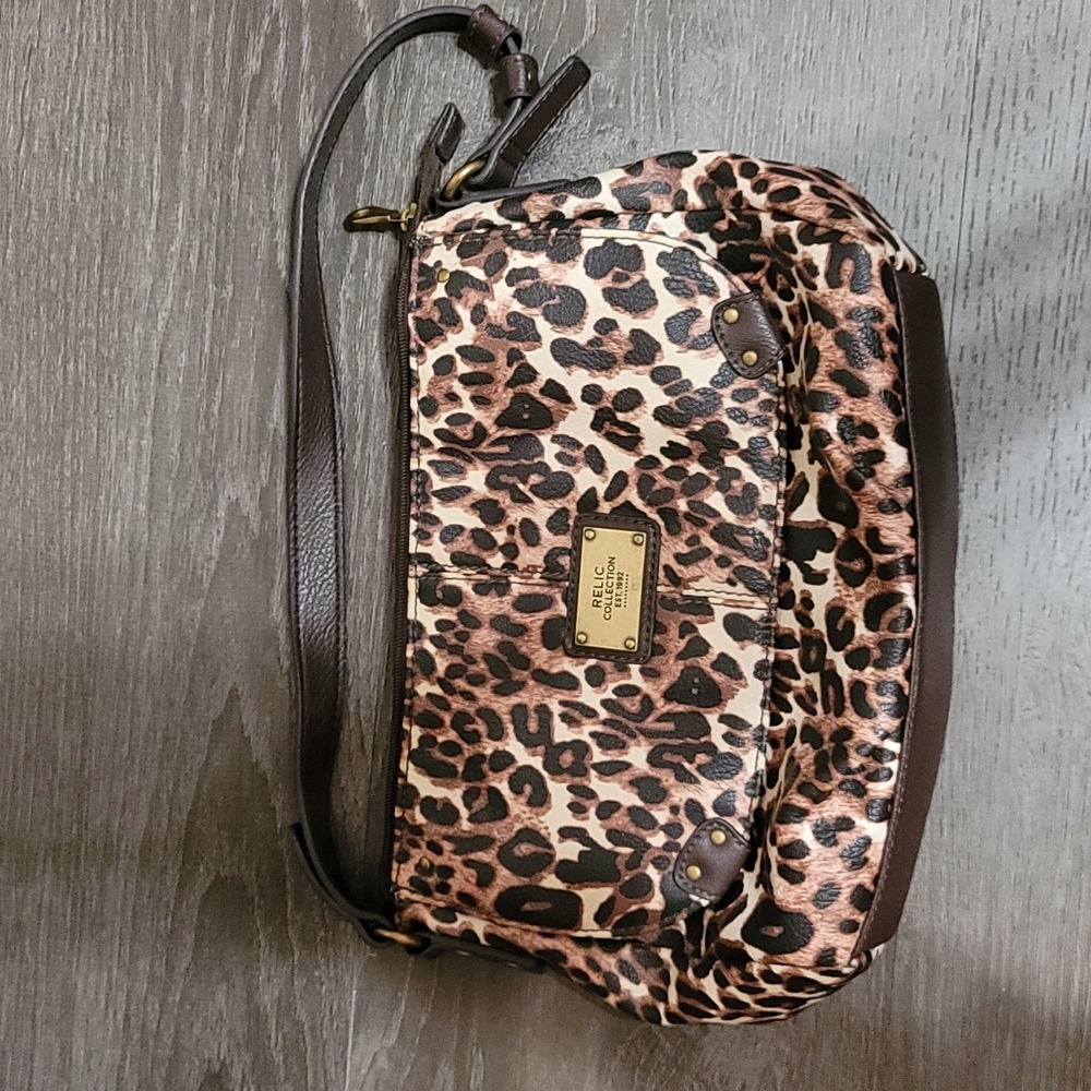 Relic collections est 1992 woman's pocketbook